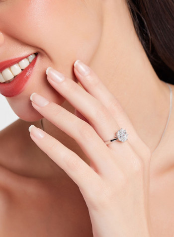 18 Karat White Gold Diamond Studded Ring