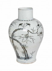 Magpie Vase White/Black 40.64 x 66.04centimeter