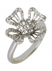 18 Karat White Gold Diamond Studded Ring