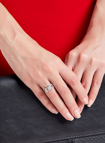 18 Karat White Gold Diamond Studded Ring