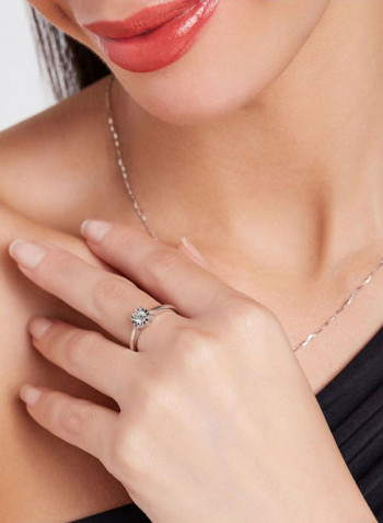 18 Karat White Gold Diamond Studded Ring