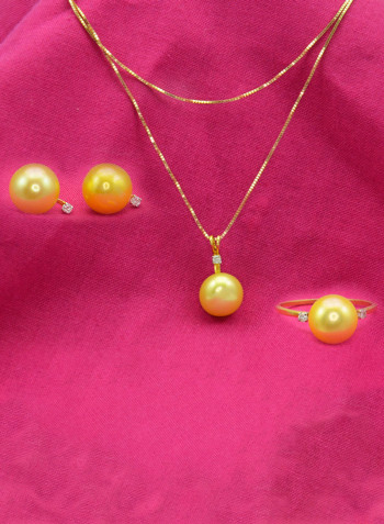 18 Karat Gold 0.08 Carat Diamonds 9-10 mm Pearl Pendant Necklace, Earrings And Ring Set