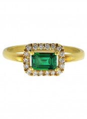 18K Gold Diamond And Emerald Studded Solitaire Ring