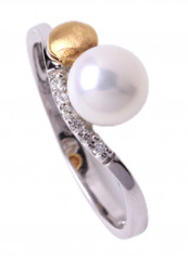 18K White Gold Freshwater Pearl With Diamond Ring