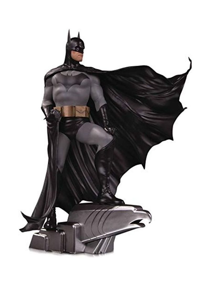 Batman Deluxe Statue 23 x 19 x 9inch