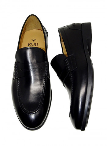 Men's Solid Slip-On Shoes أسود