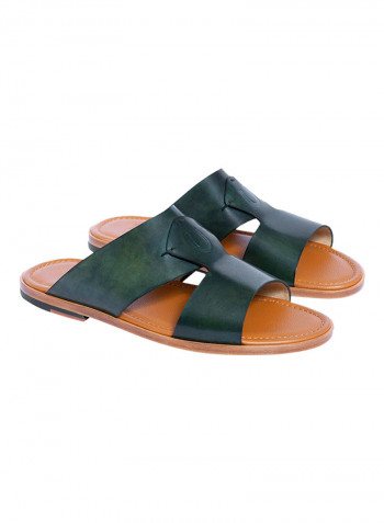 Engraved Horseshoe Arabic Sandals أخضر