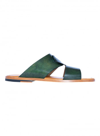 Engraved Horseshoe Arabic Sandals أخضر