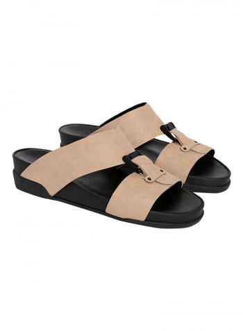 Buckle Detail Arabic Sandals Beige