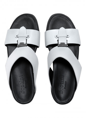 صندل عربي مزين بإبزيم Grey