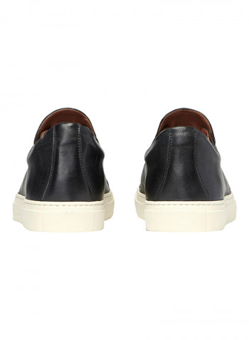 Reed Slip-On Shoes أسود