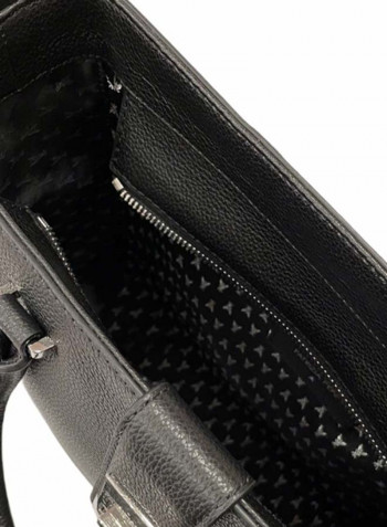 Hammered Pattern Chain Detail Shoulder Bag أسود