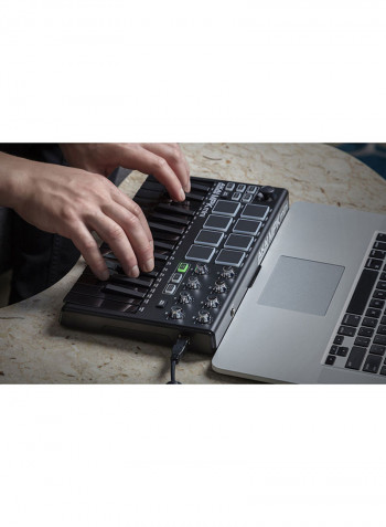 MPK mini MKII - Compact Keyboard and Pad Controller (Black-on-Black) MPKMINI2BLACKXEU Black