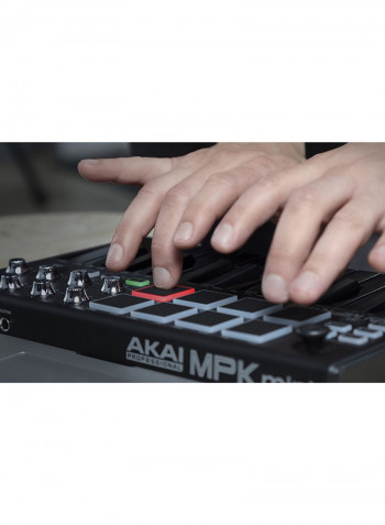 MPK mini MKII - Compact Keyboard and Pad Controller (Black-on-Black) MPKMINI2BLACKXEU Black