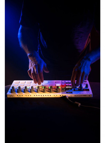 Beatstep Pro Midi/Analog Controller And Sequencer 430111 White