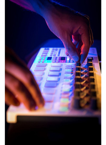 Beatstep Pro Midi/Analog Controller And Sequencer 430111 White