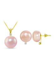 18 Karat Gold 0.06 Carat Diamonds 9-10 mm Pearl Pendant Necklace And Earrings Set