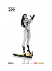 Vampirella 50th Anniversary by Jose Gonzalez Statue 15 x 9 x 9inch