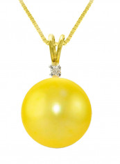 18 Karat Gold 0.02 Carat Diamonds 9-10 mm Pearl Pendant Necklace