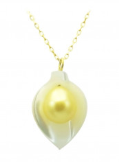 18 Karat Gold Calla Lily Mother Of Pearl Necklace