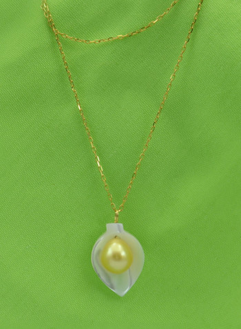 18 Karat Gold Calla Lily Mother Of Pearl Necklace