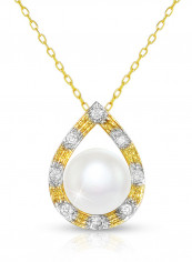 18 Karat Gold Diamonds  And Pearl Pendant Necklace