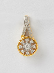 18 Karat Gold Sparkle Pendant