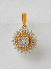 18 Karat Gold Sparkle Flower Pendant