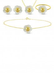 18 Karat Solid Yellow Gold Mother Of Pearl Shell With 4 mm Pearl Jewellery Set