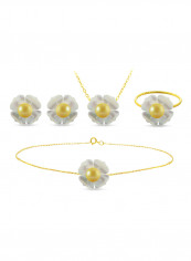 18 Karat Solid Yellow Gold 13 mm Mother Of Pearl Flower Shape With 4 mm Pearl Jewellery Set
