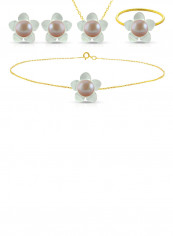 18 Karat Solid Yellow Gold 13 mm Mother Of Pearl Flower Shape With 7 mm Pearl Jewellery Set