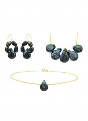 18 Karat Gold Drop Shape Mother Of Pearl Jewellery Set