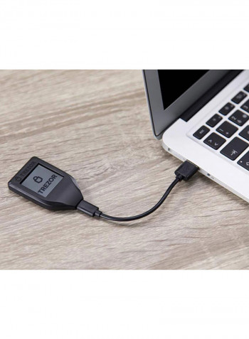 Model T USB With USB-C Cable 6.4x3.9x1cm Black/White