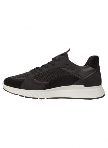 St.1 Low-Cut Sneakers Black