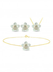 18 Karat Solid Yellow Gold 13 mm Mother Of Pearl Flower Shape With 7 mm Pearl Jewellery Set