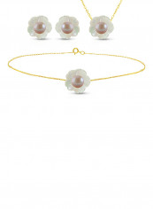 18 Karat Solid Yellow Gold Mother Of Pearl Shell With 4 mm Pearl Jewellery Set