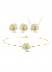 18 Karat Solid Yellow Gold Mother Of Pearl Shell With 4 mm Pearl Jewellery Set