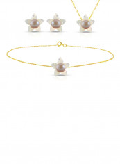 18 Karat Solid Yellow Gold 10 mm Mother Of Pearl Flower Shape With 4 mm Pearl Jewellery Set