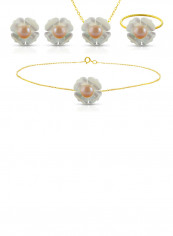 18 Karat Solid Yellow Gold 13 mm Mother Of Pearl Flower Shape With 4 mm Pearl Jewellery Set