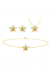 18 Karat Solid Yellow Gold 10 mm Mother Of Pearl Flower Shape With 4 mm Pearl Jewellery Set