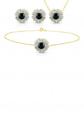 18 Karat Solid Yellow Gold 13 mm Mother Of Pearl Flower Shape With 4 mm Pearl Jewellery Set