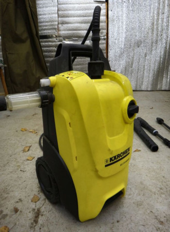 High Pressure Washer With Accessories Yellow/Black 57.6x39x31.4cm