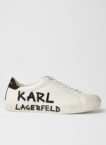 Logo Printed Contrasting Heel Low Top Sneaker أبيض