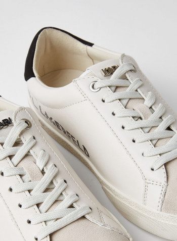 Logo Printed Contrasting Heel Low Top Sneaker أبيض