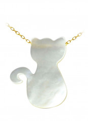 18 Karat Gold Cat Shape Mother Of Pearl Necklace