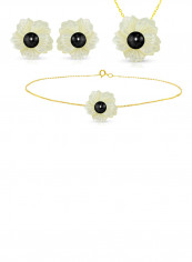 3-Piece18 Karat Solid Yellow Gold 19 mm Flower Shape Mother Of Pearl With 6-7 mm Pearl Jewellery