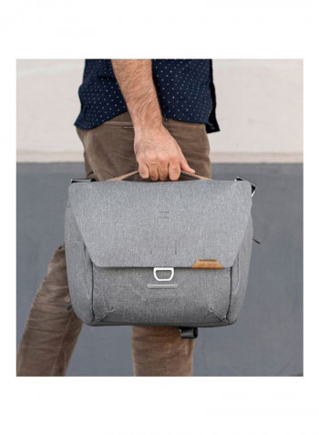 Everyday Messenger Bag V2 13L Ash