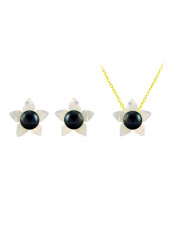 18 Karat Solid Yellow Gold 10 mm Mother Of Pearl Flower Shape With 4 mm Pearl Jewellery Set