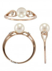 18 Karat Yellow Gold 0.03 Carat Diamond Ring with Pearl