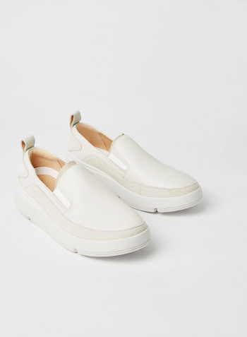 Tri Flash Step Slip-Ons White